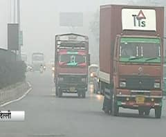 Delhi Weather | राजधानी दिल्लीत दाट धुक्याची चादर; धुक्यामुळे दिल्लीत दृश्यमानता कमी