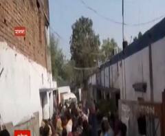 জাল নোট কারবারি সন্দেহে ধৃতদের ছাড়াতে মালদার বৈষ্ণবনগর থানায় বিক্ষোভ বিজেপি কর্মীদের, আদালতে নিয়ে যাওয়ার সময় ‘ছিনিয়ে নেওয়ার চেষ্টা’