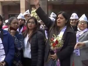 AAP's Sisodia stopped from visiting school in Lucknow