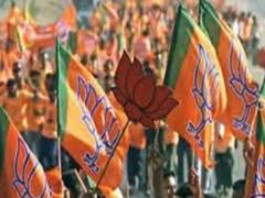 West Bengal: Attack on BJP leader Kailash Vijayvargiya's car in Siliguri 