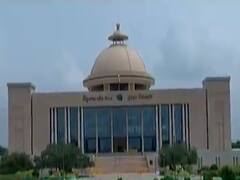 રાજ્યસભાની ખાલી પડેલી બે બેઠકોની પેટાચૂંટણી માટે ચૂંટણીપંચે અલગ અલગ નોટિફિકેશન બહાર પડતા કોંગ્રેસે ઉઠાવ્યા સવાલ