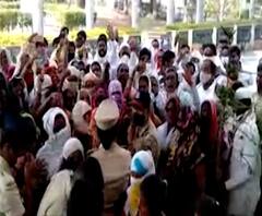 Beed | स्पेशल रिपोर्ट | व्यभिचारी असल्याचा आरोप करत बलात्कार पीडितेला गावबंदी, बीडमधील गावांचा ठराव