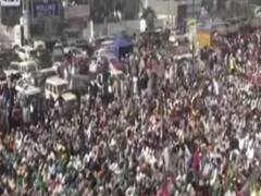 Singhu Border पर कई किलोमीटर लंबा जाम लगा | Farm Bill Protest