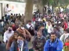 અમદાવાદ: સફાઈ કામદારોની હડતાળ યથાવત, અધિકારી સામે ફરિયાદ નોંધવા માંગ, જુઓ વીડિયો