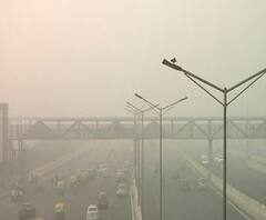 Delhi weather | राजधानी दिल्ली धुक्यात हरवली, दाट धुक्यामुळे दृश्यमानता घटली