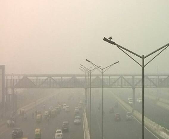Delhi weather | राजधानी दिल्ली धुक्यात हरवली, दाट धुक्यामुळे दृश्यमानता घटली