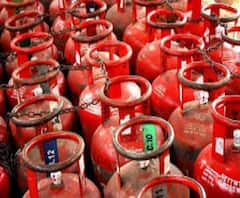 LPG price: বাড়ল মধ্যবিত্তের বোঝা! রান্নার গ্যাসের দাম বাড়ল আরও ৫০ টাকা 