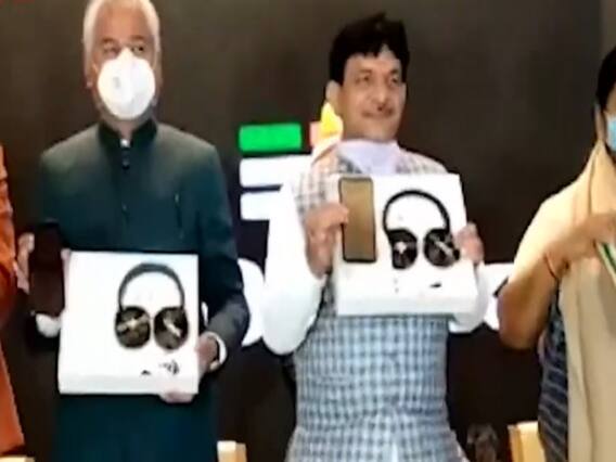 विज्ञापन में PM Modi और CM Yogi की तस्वीर के इस्तेमाल के बाद विवाद शुरु