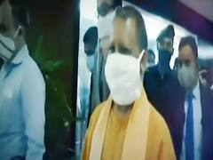 यूपी की फिल्म सिटी पर क्यों मचा है 'दंगल' ? | भारत की बात