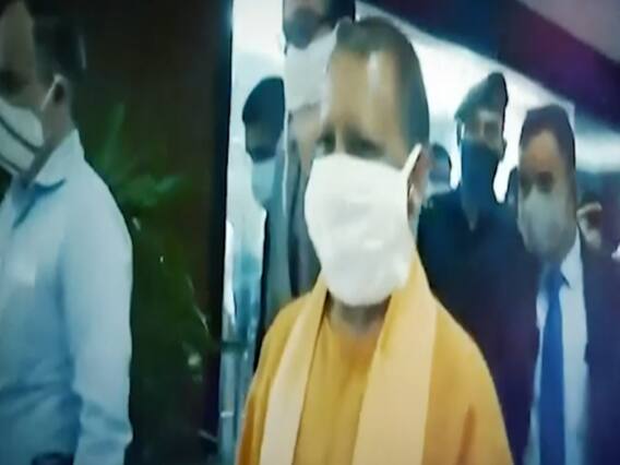 Why political leaders are raising issue on UP CM's Mumbai visit? | Bharat Ki Baat