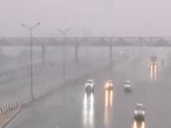 Delhi में मौसम बदला, कोहरे के साथ हुई हल्की बारिश
