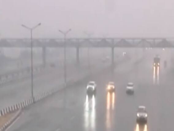 Delhi में मौसम बदला, कोहरे के साथ हुई हल्की बारिश