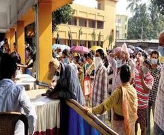 'দুয়ারে সরকার' কর্মসূচিতে বাড়ছে ক্যাম্পের সংখ্যা, বাড়ি বাড়ি গিয়েও ফর্ম বিলির ভাবনা