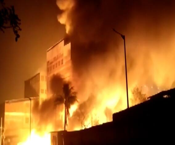 Ahmedabad Fire | अहमदाबादमध्ये केमिकल कंपनीला भीषण आग; अग्निशमन दलाच्या 20 गाड्या घटनास्थळी दाखल