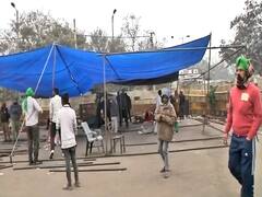 Singhu Border पर आंदोलन तेज करने की तैयारी में किसान, बांस की जगह लगा रहे लोहे के तंबू
