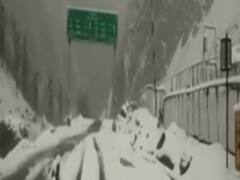 J&K: जोजिला पास में कैसे बर्फबारी बन गई है मुसीबत, देखिए