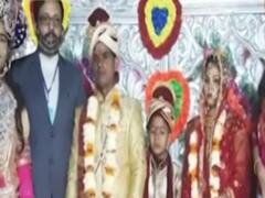 Deoria DM does kanyadaan of martyred BSF Jawan's daughter