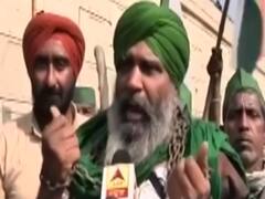 Farmer reaches Delhi in handcuffs and shackles to denote 'slavery' 