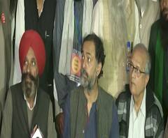 LIVE Farmers Protest: आंदोलन में शामिल होने के लिए पंजाब से और किसान आ रहे हैं दिल्ली