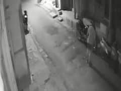 સુરતના વાડી ફળિયા વિસ્તારમાં અસામાજિક તત્વોનો આતંક, પાર્ક વાહનોને પહોચાડ્યું નુકસાન, જુઓ CCTV