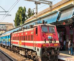 नए साल से पहले Indian Railway का यात्रियों को बड़ा झटका | ABP Ganga 