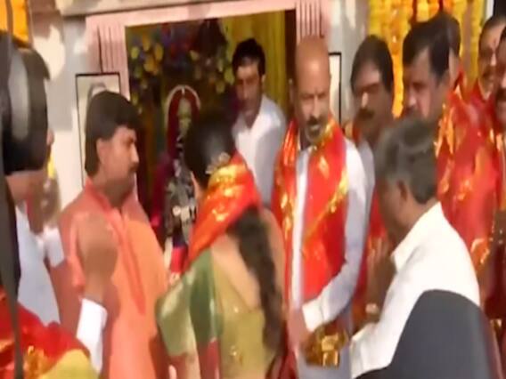 हैदराबाद: नवनिर्वाचित 48 BJP पार्षद पहुंचे भाग्यलक्ष्मी मंदिर, भ्रष्टाचार से दूर रहने की शपथ ली