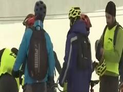 बर्फबारी से कहीं राहत तो कहीं आफत, गुलमर्ग में आयोजित हुआ स्नो साइकलिंग इवेंट । Ground Report