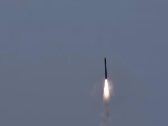 Morning News: BrahMos Supersonic Cruise का सफल परीक्षण कर भारतीय नौसेना ने बढ़ाई अपनी ताकत