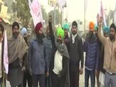 Bharat Bandh : लेफ्ट ने बंगाल और आंध्र प्रदेश में रोकी रेल, कई राज्यों में हो रहे हैं प्रदर्शन