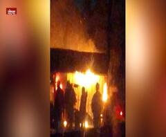 Noida की Sector-62 पुलिस चौकी में लगी आग, सबकुछ जलकर हुआ खाक | abp Ganga 