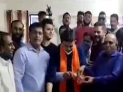 વડોદરામાં ભાજપના નેતાએ જાહેરમાં ઉજવ્યો બર્થ-ડે, અનેક લોકો માસ્ક વગર જોવા મળ્યા