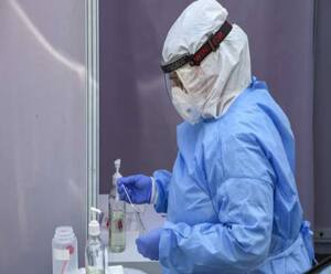 Britain से Dehradun लौटे 5 लोग निकले Corona संक्रमित | abp Ganga 