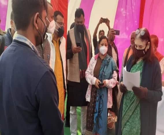 Maneka Gandhi: 'अगर एक भी किसान की शिकायत मिली तो जेल भेजवा दूंगी'| Ganga Prime | ABP Ganga