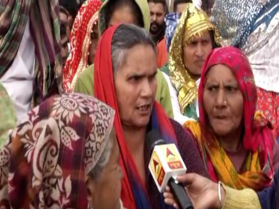 किसान आंदोलन: कई ट्रॉलियों में भर कर प्रदर्शन में हिस्सा लेने पहुंच रही हैं महिलाएं