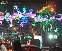 Christmas Eve Celebration in Kolkata: আলোর মালায় সেজেছে পার্ক স্ট্রিট, সেলফি তুলতে উৎসাহীদের ভিড়