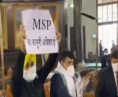 AAP Protest | पंतप्रधान मोदींसमोर आपच्या खासदारांची घोषणाबाजी, कृषी कायद्याविरोधात फलक झळकावले