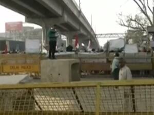 Govt invites farmers for talks as protest enters day 6 | Namaste Bharat (01.12.2020)