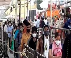Shirdi Sai Temple Crowd : साईदर्शनासाठी भक्तांची गर्दी वाढली, कोरोनामुळं नियोजनाचं आव्हान