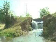 છોટાઉદેપુરઃ માંકની ગામે નર્મદા કેનાલમાં પડ્યું ગાબડું, હજારો લીટર પાણી વેડફાયું