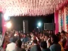 બનાસકાંઠામાં ડાયરામાં કોવિડ નિયમના ધજાગરા ઉડ્યા, લોક કલાકાર ઇશ્વરદાન ગઢવીએ શું કહ્યું?