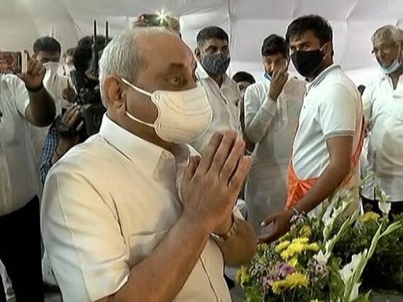 નીતિન પટેલે બળદેવગીરીજી બાપુના કર્યા અંતિમ દર્શન, જુઓ વીડિયો