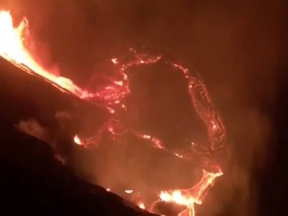 Kilauea volcano of Hawaii erupts, nearby area vacated