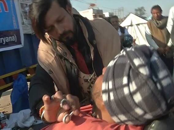 Haryana से आए लाभ सिंह ने सिंघु बॉर्डर पर खोला Crazy Beauty Salon, नि:शुल्क दे रहे सेवा