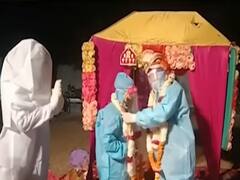 कोरोना काल में अनोखी शादी, PPE kit पहन दूल्हा-दुल्हन विवाह के बंधन में बंधे