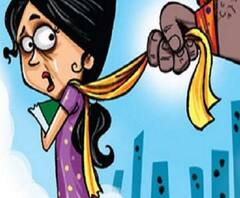 Kaushambi: :छेड़ोगे, तो छोड़ेंगे नहीं...बीच सड़क पर मां-बेटी ने उतारी मनचले की आशिकी| ABP Ganga 