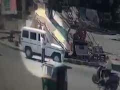 અમરેલીમાં જાહેરમાં કારમાંથી ઉતરી હવામાં ફાયરિંગ કરનાર ઝડપાયો, જુઓ CCTV