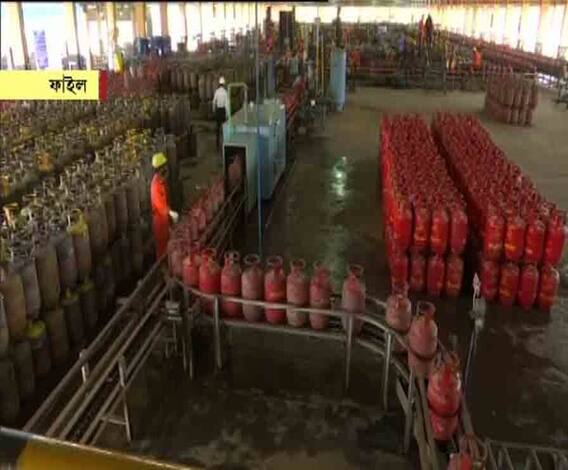 LPG Price Hike: ফের বাড়ল রান্নার গ্যাসের দাম, একাধাক্কায় বৃদ্ধি সিলিন্ডারপিছু ৫০ টাকা