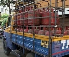 LPG Gas Price | पेट्रोल - डिझेलनंतर घरगुती अनुदानित गॅस 50 रुपयांनी महागला