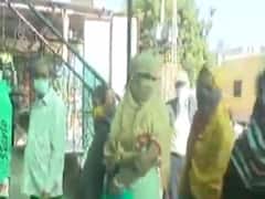 અમદાવાદઃ  દેના બેન્કનું બેન્ક ઓફ બરોડામાં મર્જર, બેન્ક બહાર લોકોએ લગાવી લાઇન