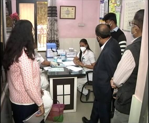 Coronavirus Vaccine Dry Run | कोविड लसीकरणाचं 'ड्राय-रन'; आरोग्य कर्मचारी धारा पटेल यांना पहिली लस